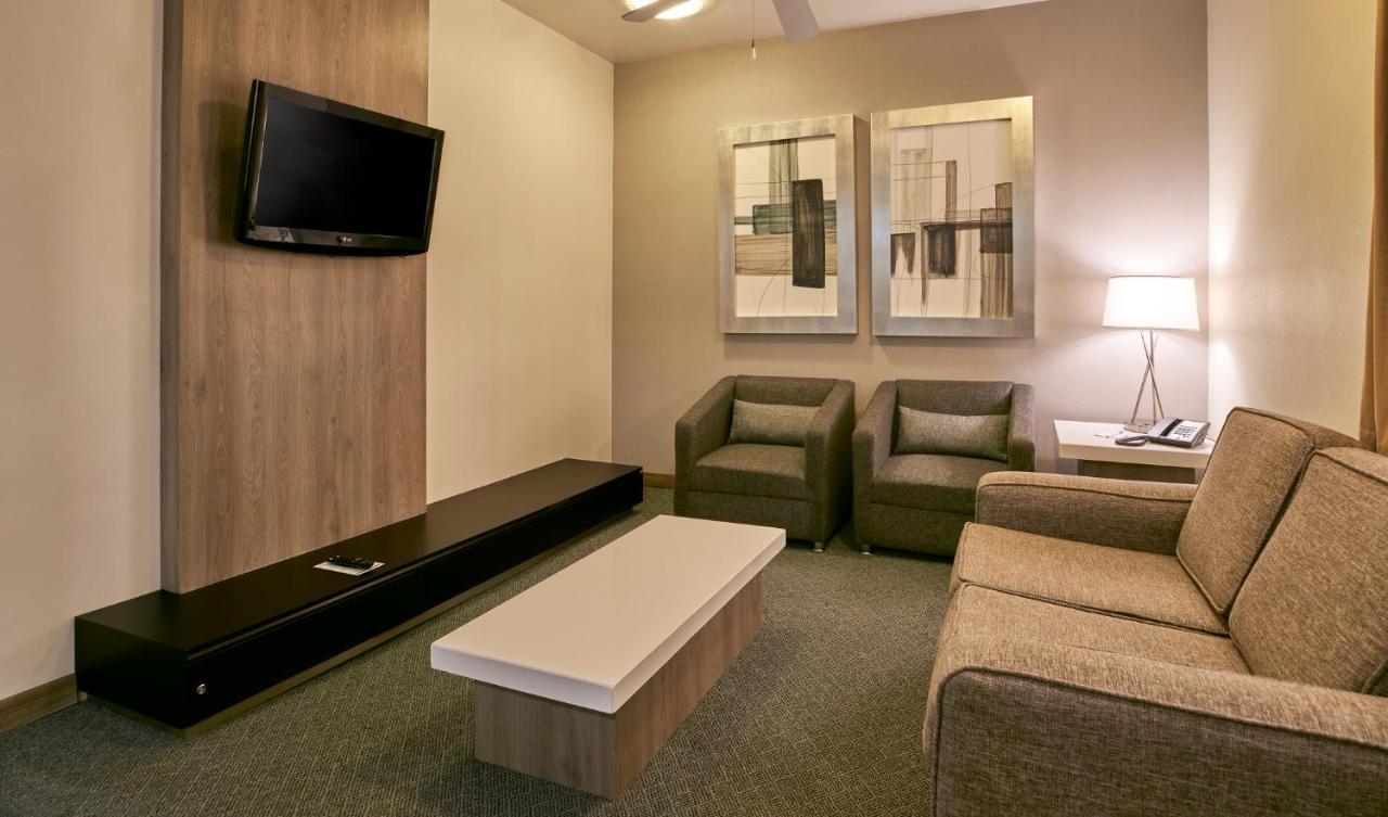 Holiday Inn Hotel & Suites Chihuahua By Ihg Exterior foto